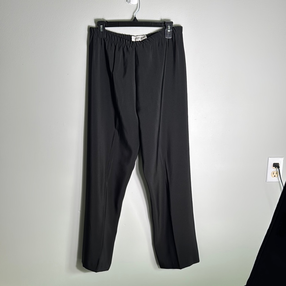 Black Straight-Leg Trousers with Front‎ Pleats